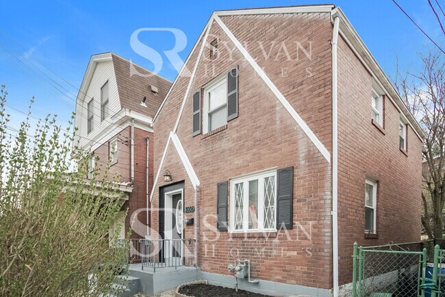 Foto del edificio - Charming brick 3-bedroom, 1-bath home feat...