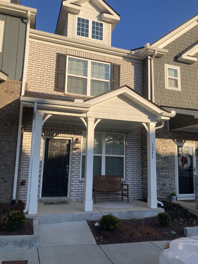 Foto del edificio - FULLY FURNISHED Home in Hermatige