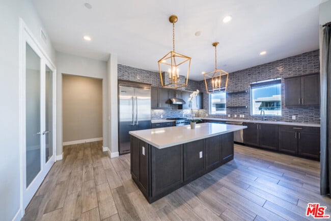 Building Photo - 5837 Village Dr