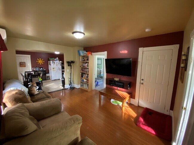 Living Room - 2534 University Ave NE