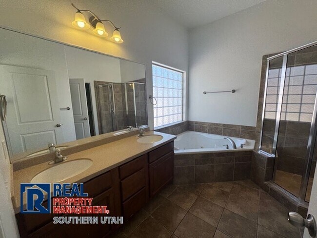 Foto del edificio - 4 Bedroom near Costco