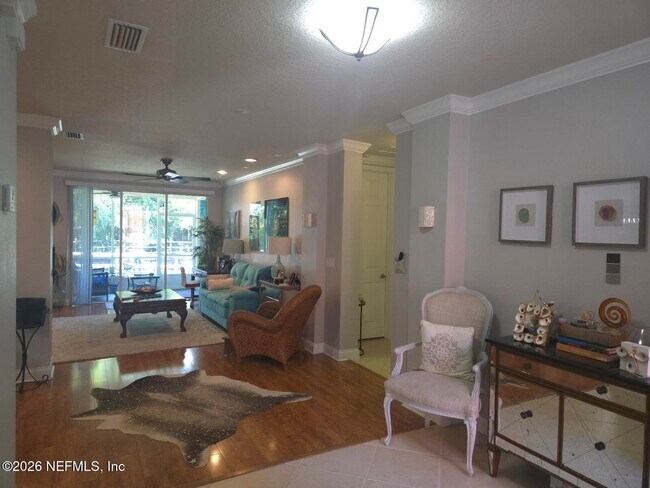 Foto del edificio - 132 Hidden Palms Ln