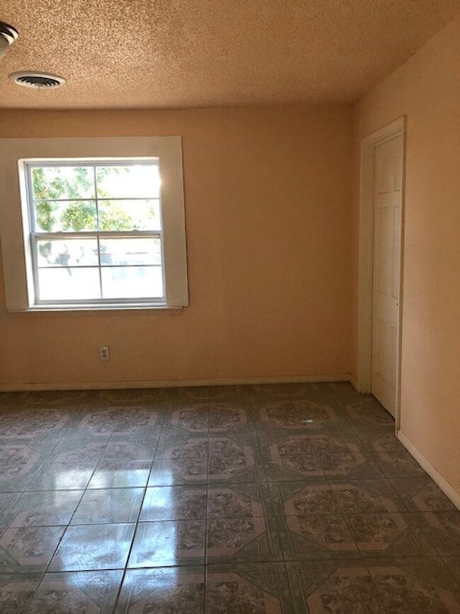 Building Photo - For Lease - 9468 W 26th - Odessa, TX