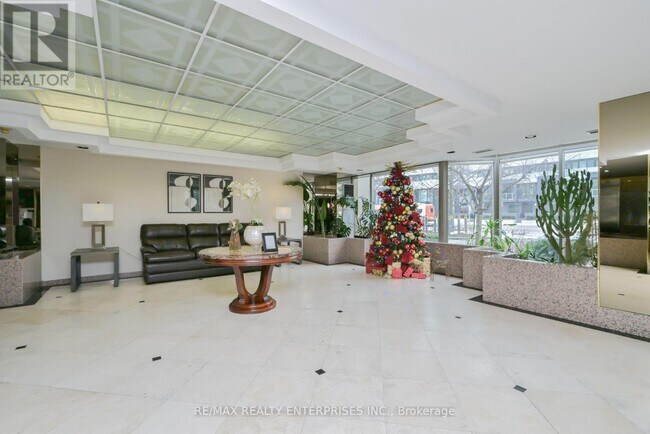 Building Photo - 400 Webb Dr