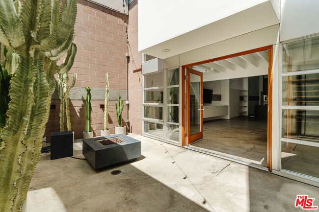 Building Photo - 1132 5th Ave