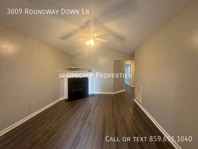 Foto del edificio - 3009 Roundway Down Ln