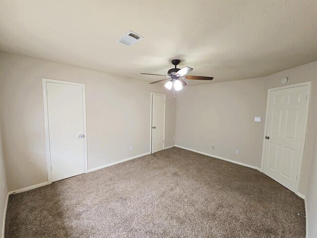 Building Photo - 17055 Clan MacIntosh Dr