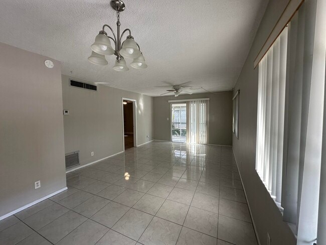 Foto del edificio - 2301 NE 14th Street Causeway