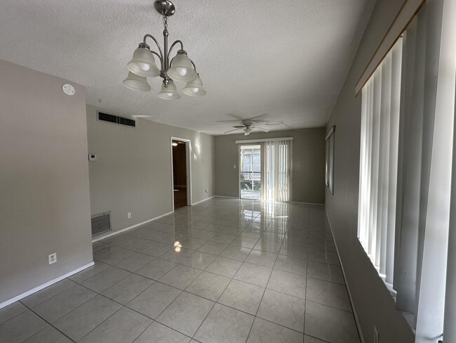 Building Photo - 2301 NE 14th Street Causeway