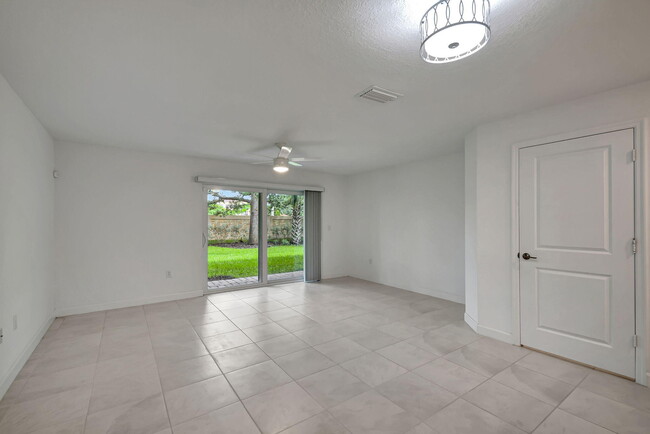 Foto del edificio - 6851 Broadwater Ln