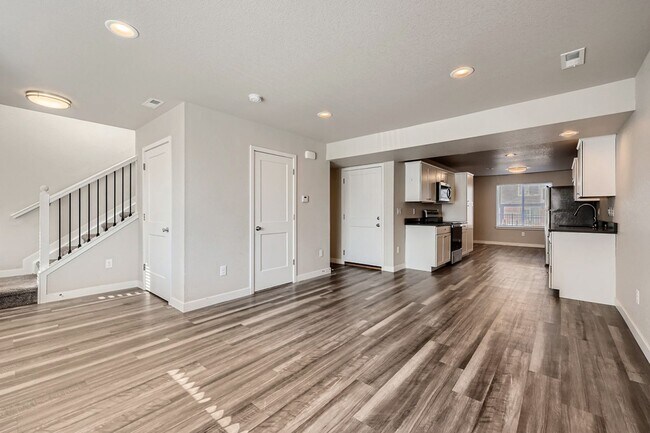 Foto del edificio - Carr West Townhomes
