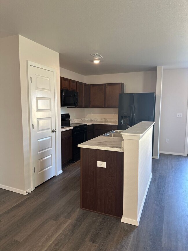 Building Photo - NEWER Three Bedroom | Two Bath Home in Barberry Court