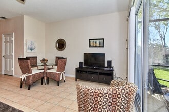 Building Photo - 2330 Silver Palm Dr