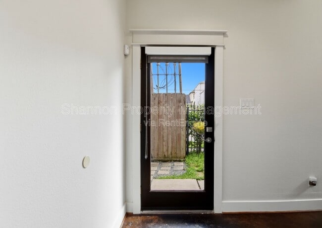 Photo - 1512 Crockett St Apartment