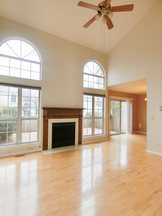 Foto del edificio - 905 Sturnbridge Ct