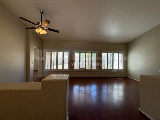 Photo - 1007 W Cooley Dr House