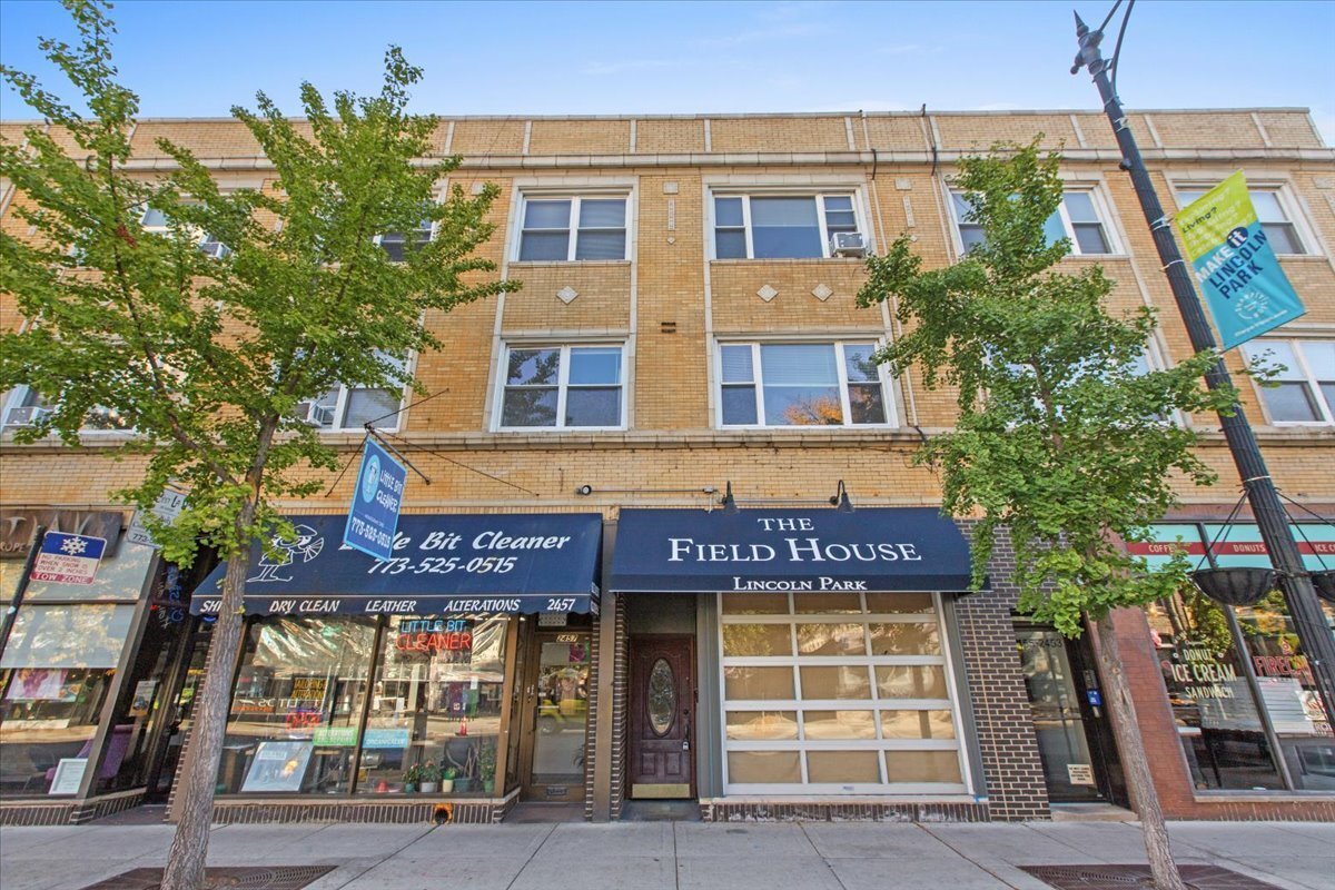 Foto principal - 2455 N Clark St