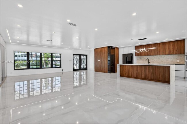 Foto del edificio - 607 Layne Blvd