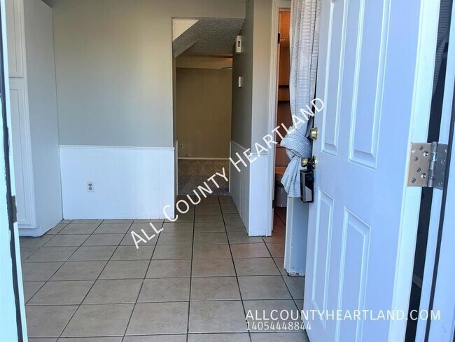 Building Photo - 221 Jason Dr