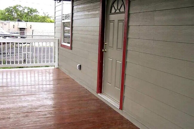 Foto del edificio - 110 Carolyn St