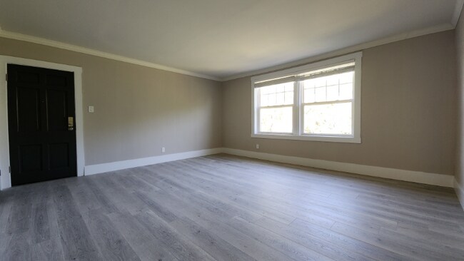 Foto del edificio - 803 Westwood Dr