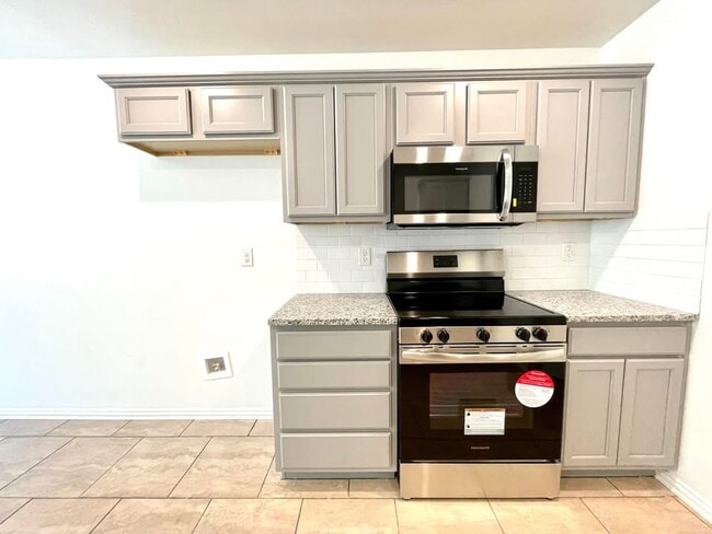 Foto del edificio - 914 Indian Plns Rd