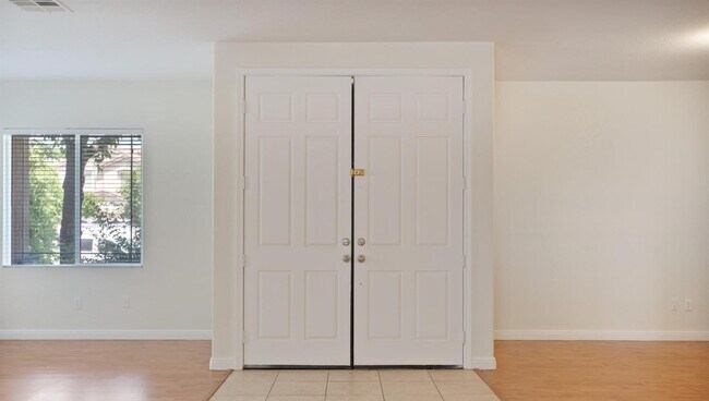 Foto del edificio - Room to Live & Grow! Expansive 3,547 Sq. Ft. 4-Bedroom 2.5 Bath Home