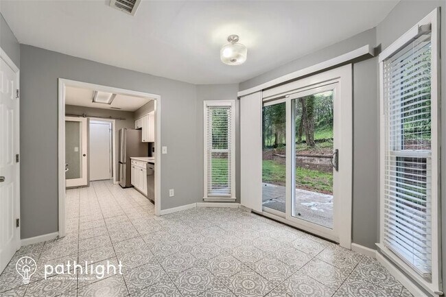 Foto del edificio - 267 NE Sharney Lane NE, Kennesaw, GA, 30144