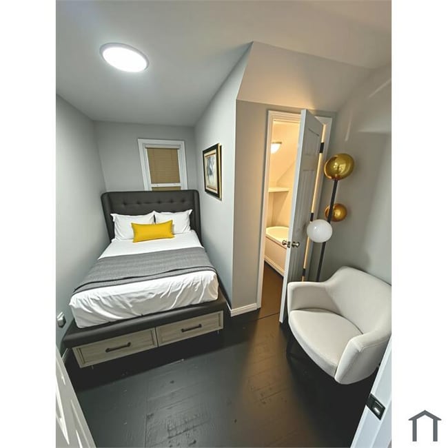 Foto del edificio - 3860 E 72nd St