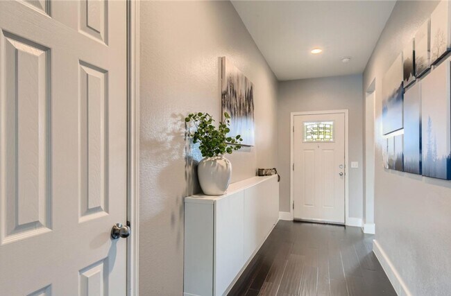 Pasillo (2) - 5524 Nelson Oaks Dr