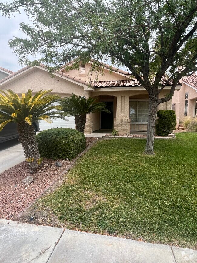 Pebble Creek Apartments for Rent with a Swimming Pool Henderson, NV