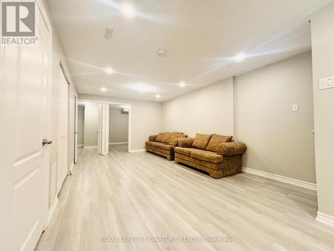 Building Photo - 3863 Skyview St