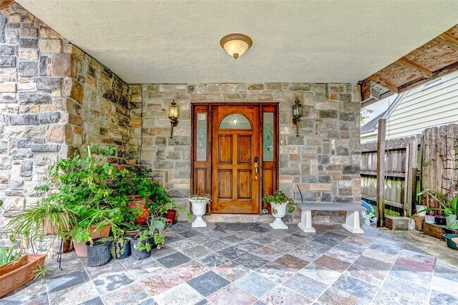 Building Photo - 8247 Wier Dr