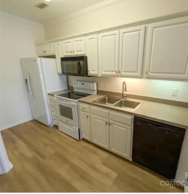 Building Photo - 1410 4th St Dr NW