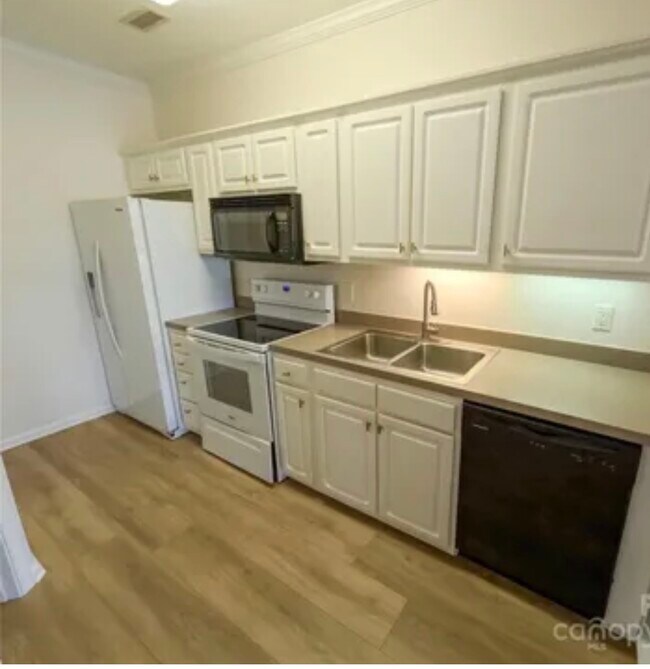 Foto del edificio - 1410 4th St Dr NW