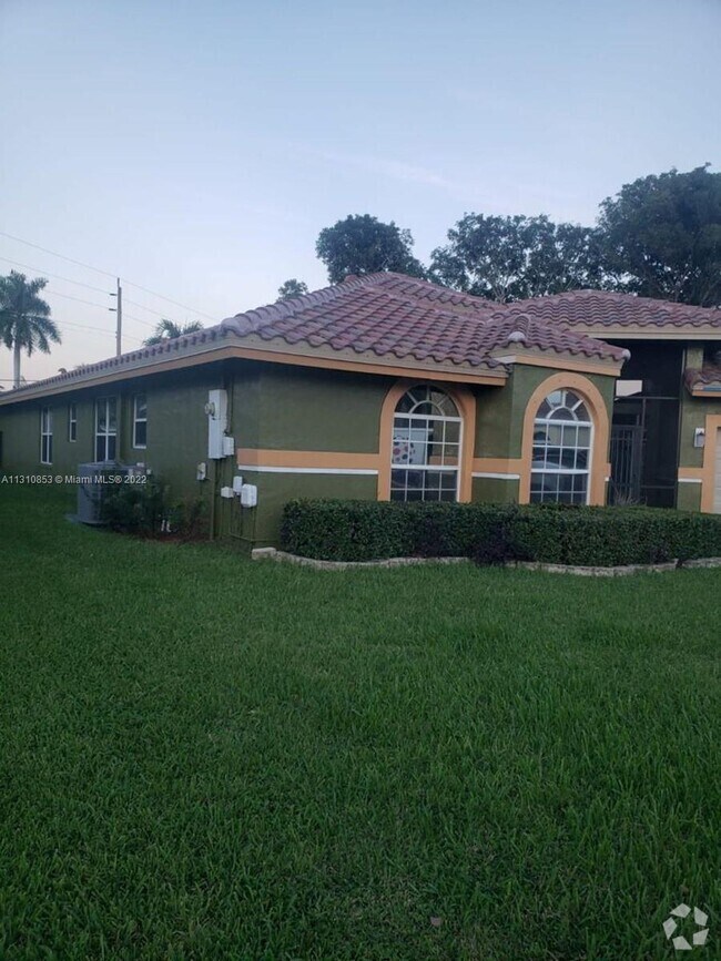 Margate Shores Houses for Rent with a Swimming Pool Margate, FL 1