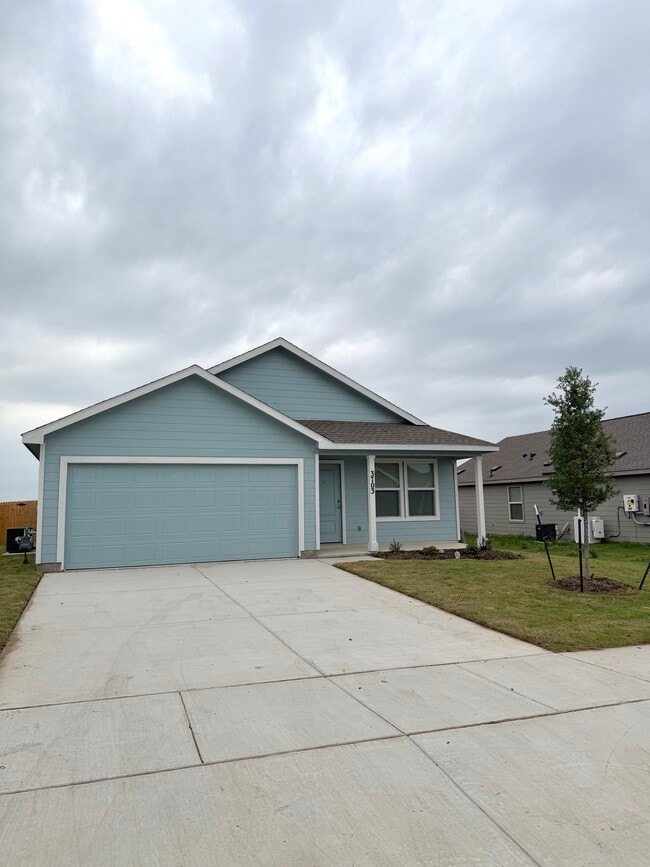 Building Photo - 3703 Oleander Pl