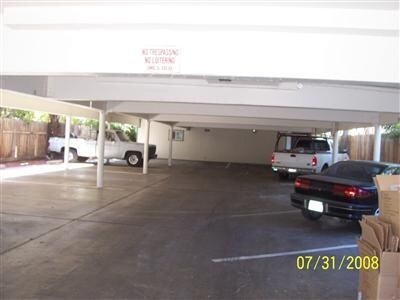 Otros - 415 E Flora St