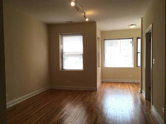 Foto del edificio - 3216 W Argyle St