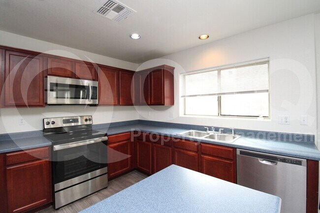 Foto del edificio - 6411 W Branham Ln