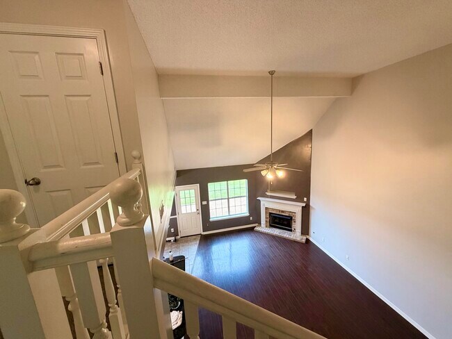 Foto del edificio - 240 Magnolia Garden Ln