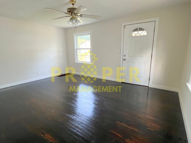 Foto del edificio - 2 bedrooms 1 bathroom house