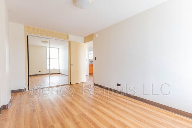 Building Photo - 1519 Nehoa St