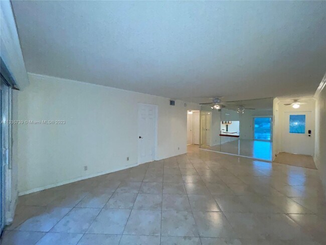 Building Photo - 126 Lake Constance Dr