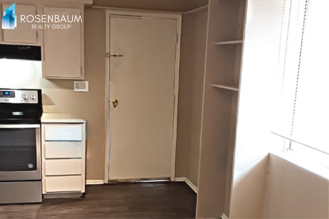 Building Photo - Charming 3-Beds, 1.25-Bath Single-Level Home in Apache Junction!