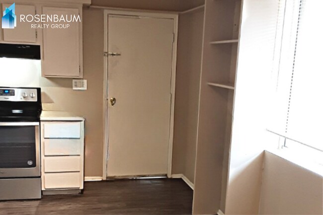Foto del edificio - Charming 3-Beds, 1.25-Bath Single-Level Home in Apache Junction!