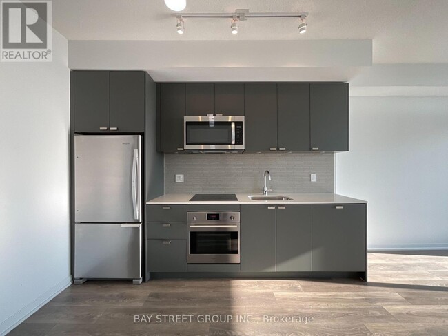 Photo du bâtiment - 56 Forest Manor Rd