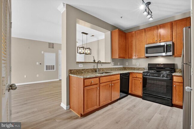 Foto del edificio - 4850 Eisenhower Ave