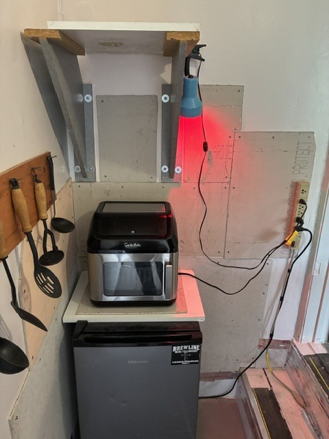 Upgraded ventilation for kitchentte... - 8507 Fullbright Ave
