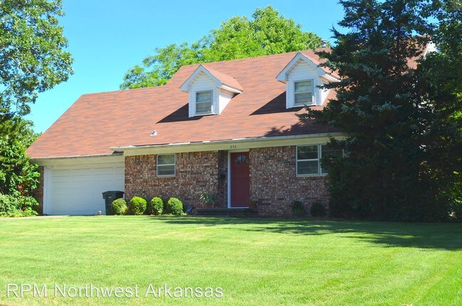 Building Photo - 836 E Peel St